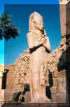 Karnak - statue.jpg (122028 octets)