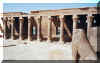 Philae - colonnes intrieur temple.jpg (84484 octets)
